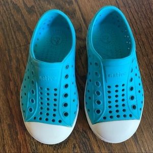Native Jefferson unisex bright aqua blue toddler water shoe sneakers size C7